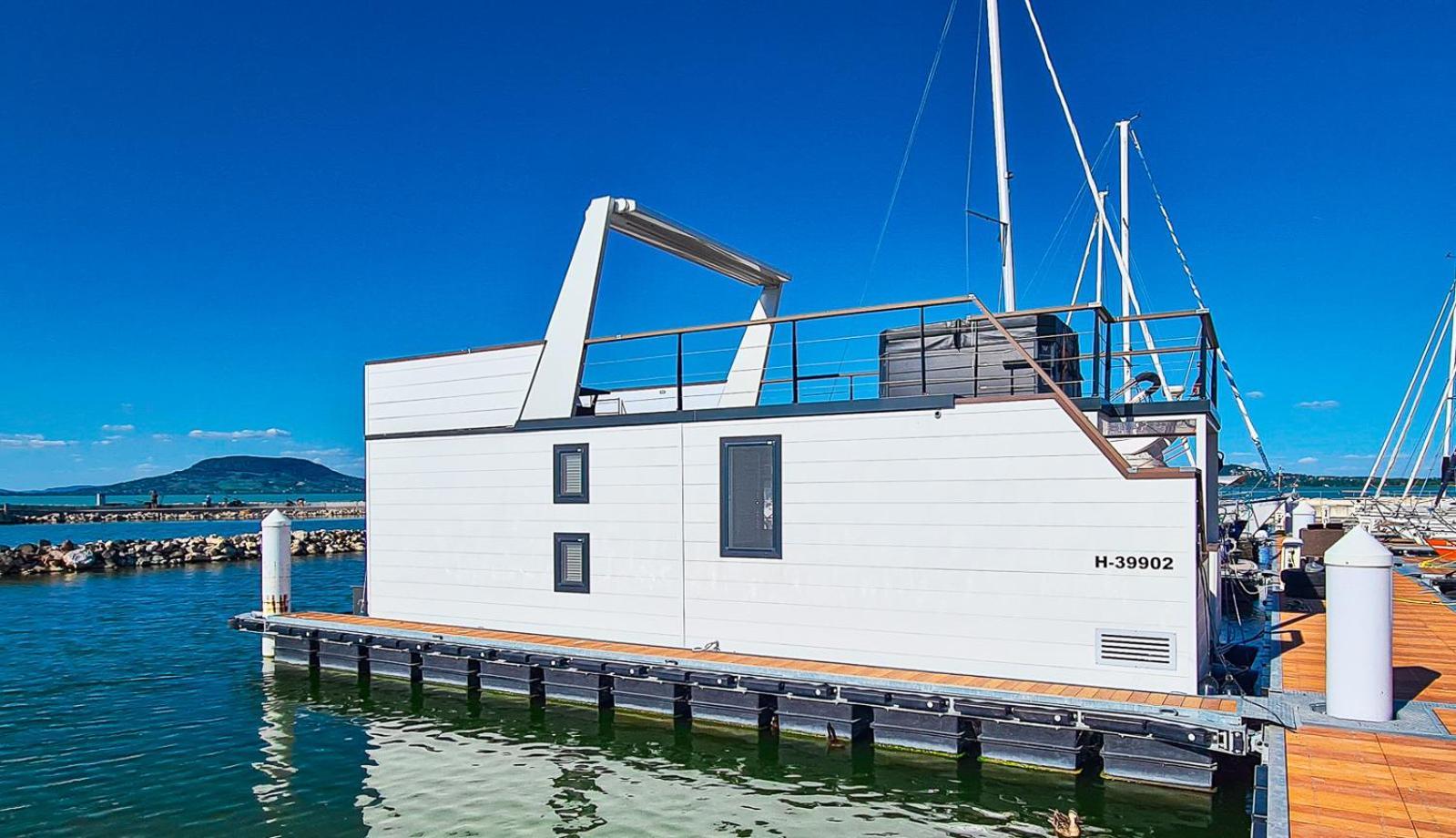 Hotel Fenyves Yacht Club Superior Balatonfenyves Exterior foto